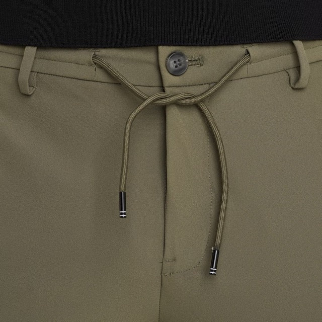 VTR2508600-6497 Vanguard V12 Chino Tech Stretch Tea Leaf / Groen