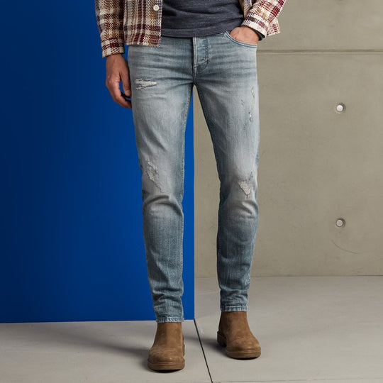 ctr2308710 agd shiftback regular aged grey destroyed cast iron jeans crop4