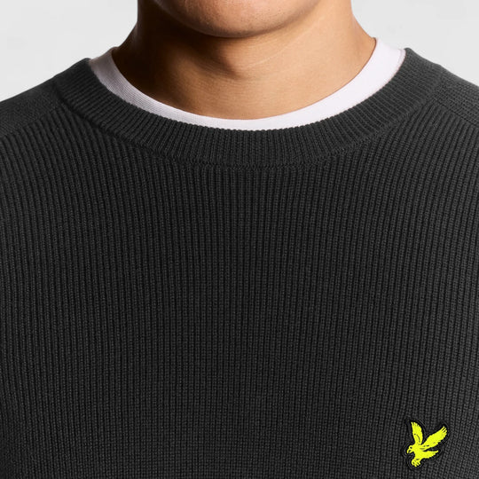 KN2303V-X002 Lyle & Scott Knitwear Engineered Rib Crew Neck Black Ice / Zwart