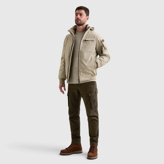 PME Legend Havil-Sky bomberjack in Castle Wall Beige, gedragen door model, PJA2608124-6412