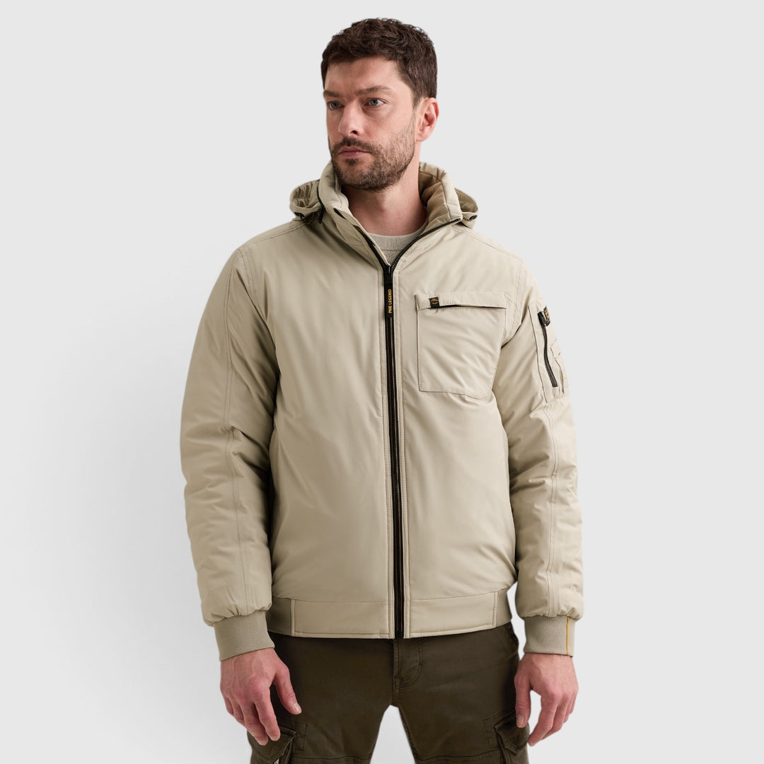 PME Legend Havil-Sky bomberjack in Castle Wall Beige, zijaanzicht op model, PJA2608124-6412