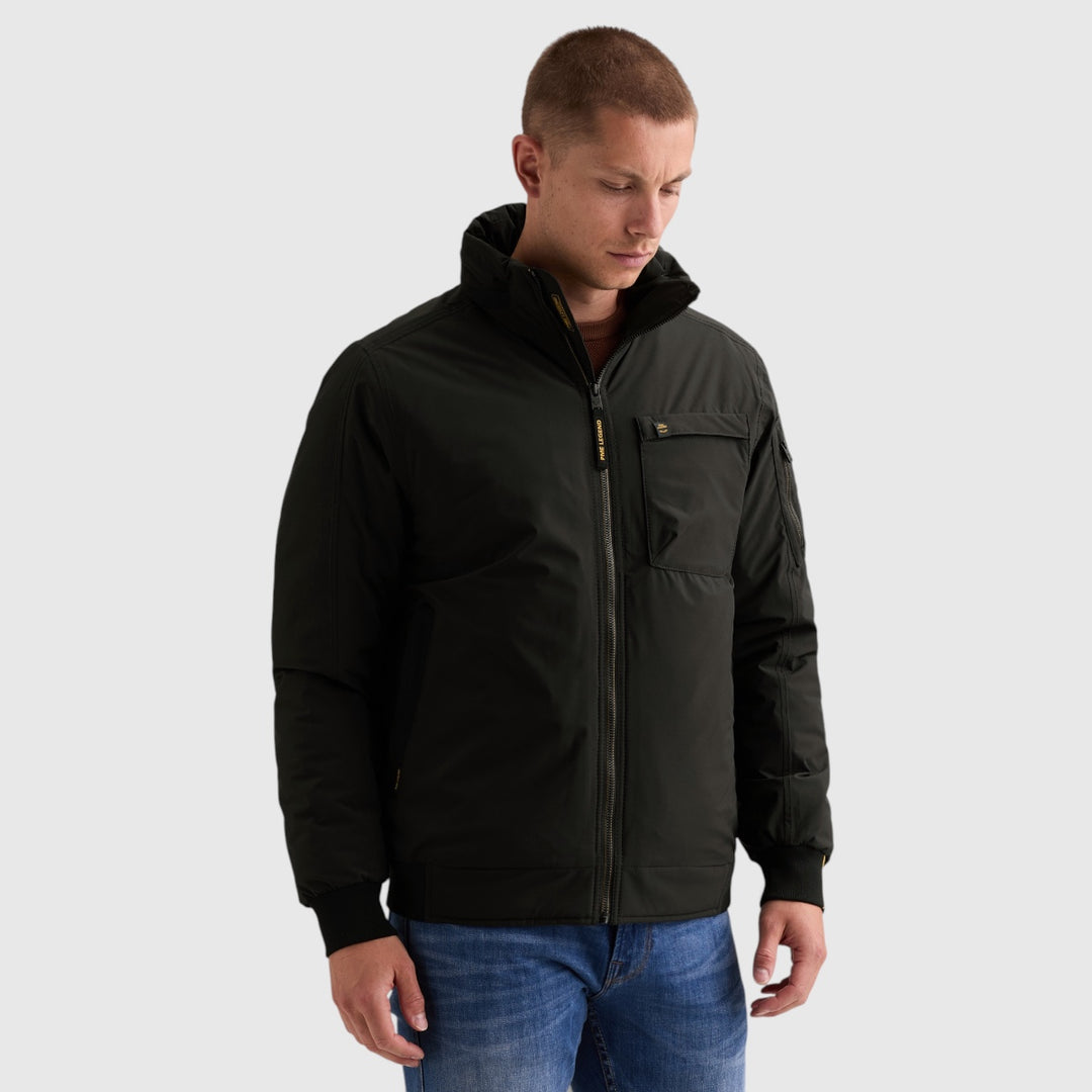 PME Legend Havil-Sky bomberjack in Moonless Night Zwart, zijaanzicht op model, PJA2608124-9067