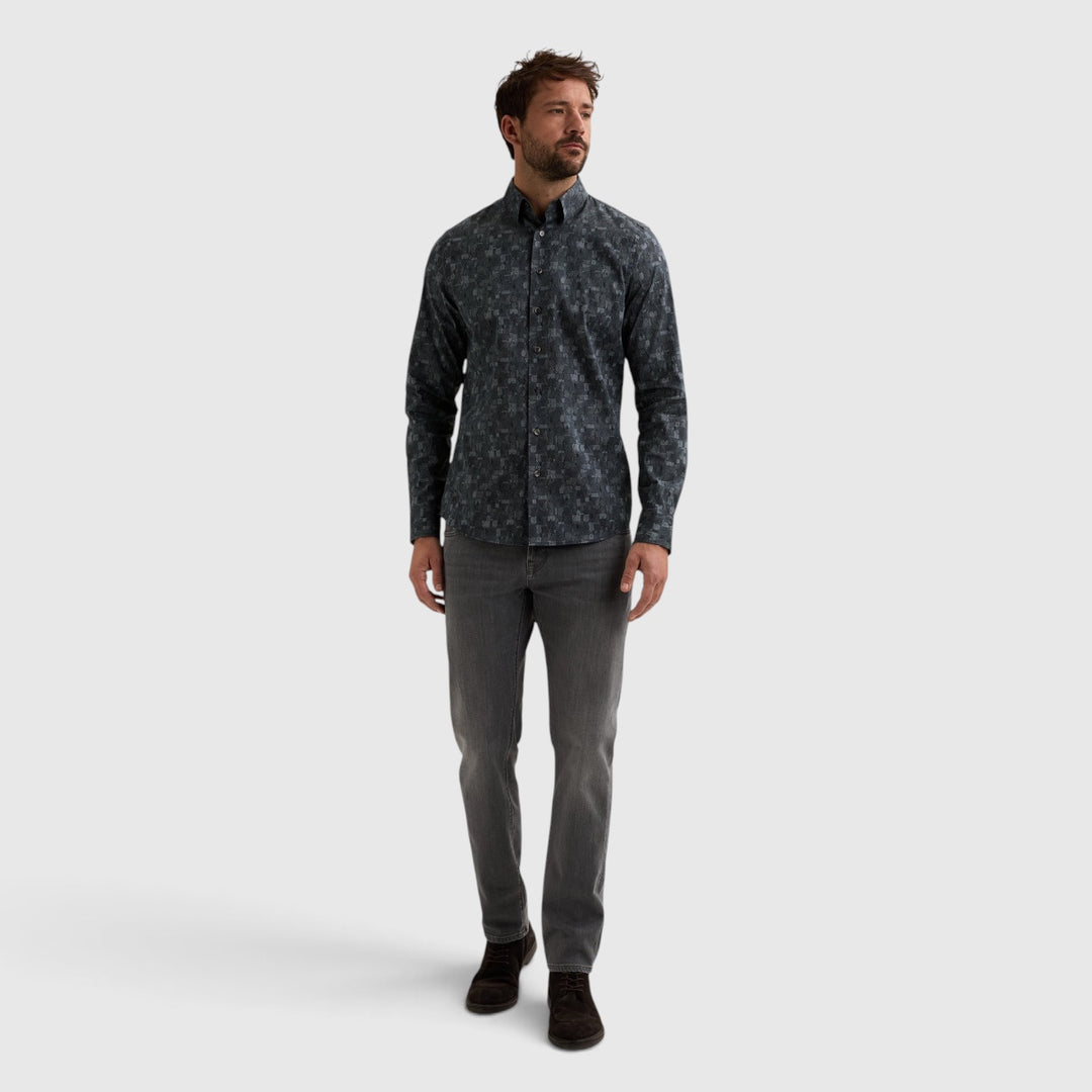 Vanguard overhemd met all-over print in China Blue Blauw, gedragen door model, VSI2608205-5356