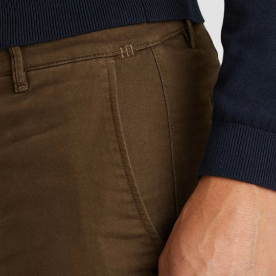 VTR2508624-8078 Vanguard V9 Chino Dobby Stretch Brown / Bruin