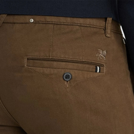 VTR2508624-8078 Vanguard V9 Chino Dobby Stretch Brown / Bruin