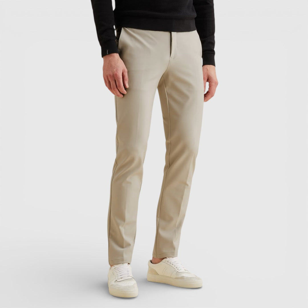 VTR2602600-9017 Vanguard V12 Chino Technical Stretch Moonstruck / Ecru