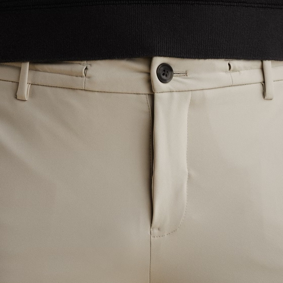 VTR2602600-9017 Vanguard V12 Chino Technical Stretch Moonstruck / Ecruv