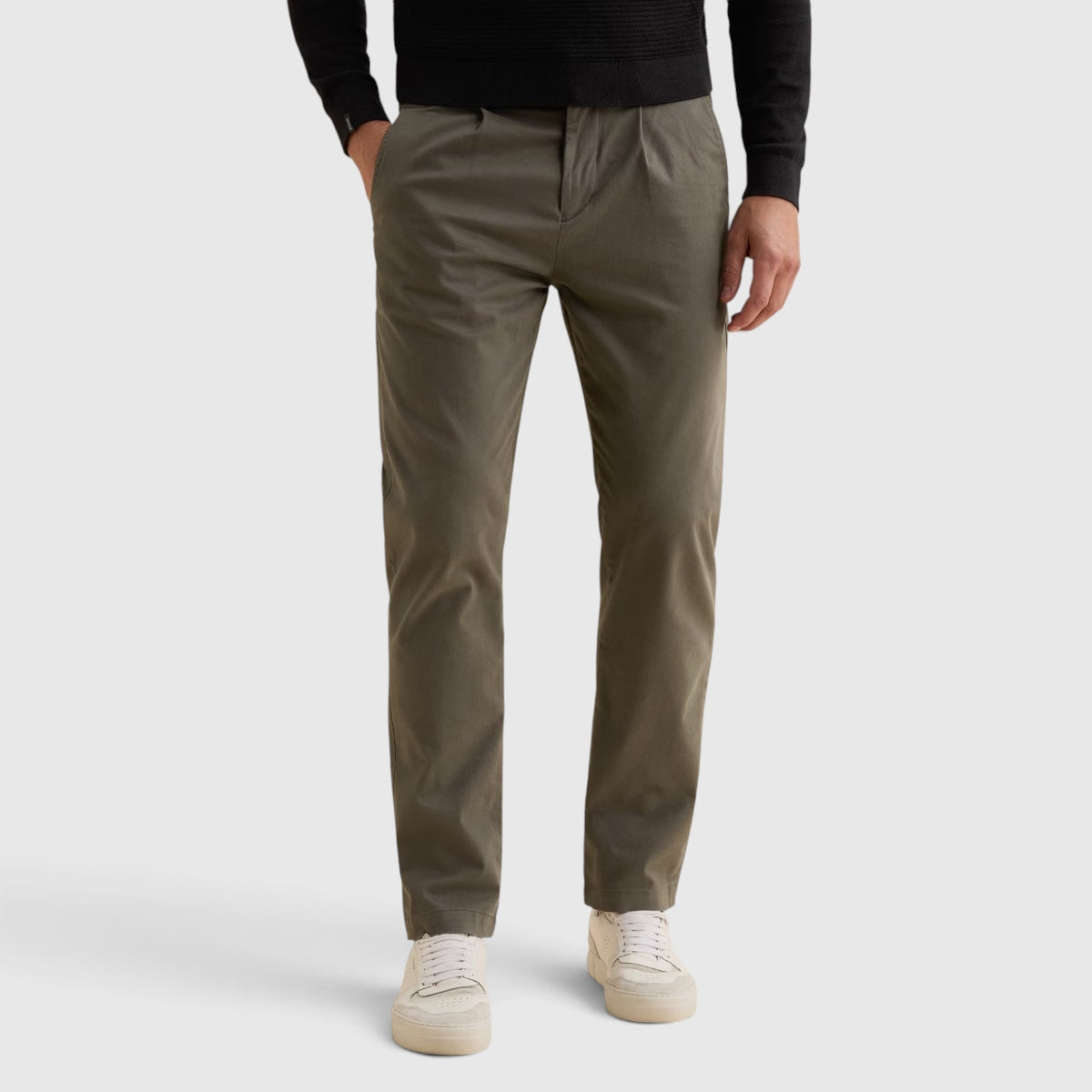 VTR2608627-9082 Vanguard V35 relaxed fit chino Dark Night voorzijde
