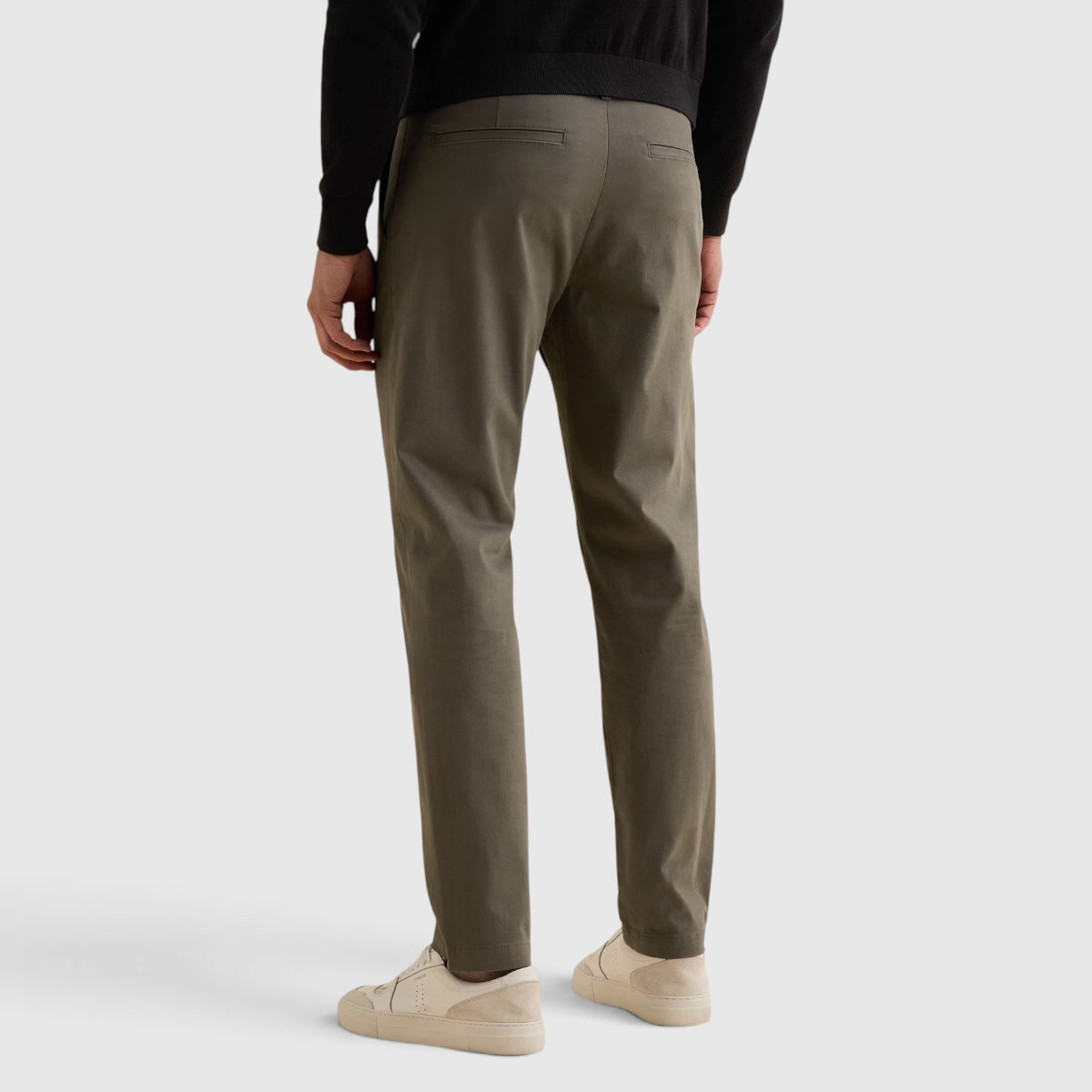 VTR2608627-9082 Vanguard V35 relaxed fit chino Dark Night achterzijde