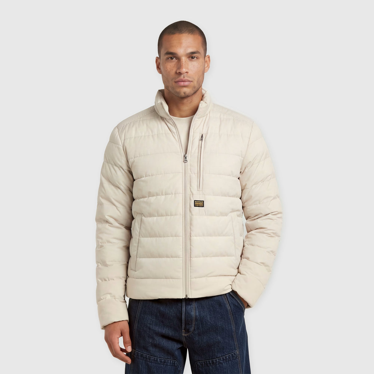 G-Star RAW Foundation Liner jack D24276-D518-1214 in Dark Brick, vooraanzicht op model