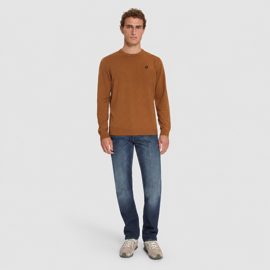 No Excess Trui Melange Caramel 33210890SN-048, volledige outfit op model